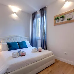 Apartment Abigail By Mamo, Florence