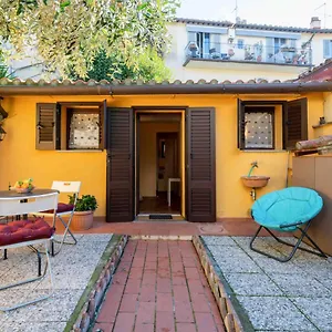 Apartment San Frediano Cozy Studio With Private Patio, Florence