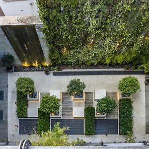 https://green-152-luxury-apartments-rome-colosseum-monti.it-romehotels.com